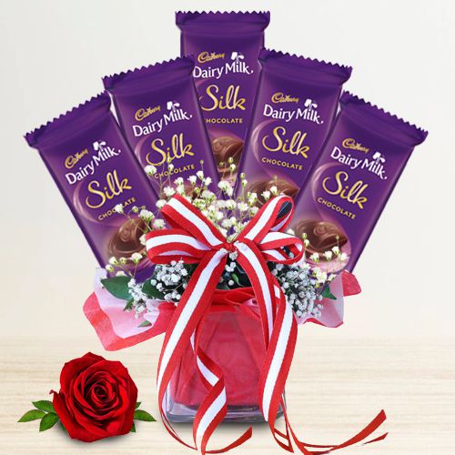 Appetizing Cadbury Dairy Milk Silk Arrangement in Glass Vase with Single Rose