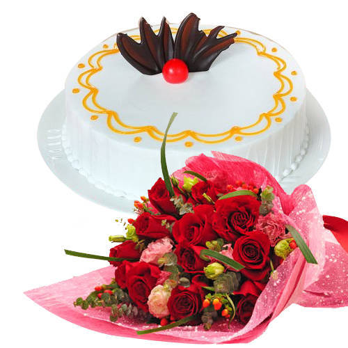 Blissful Vanilla Cake with Red Roses Bouquet