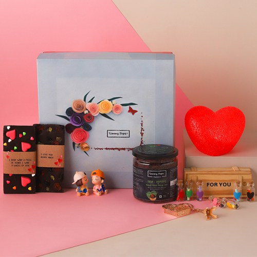 Exotic Gift Hamper of Love for V-Day