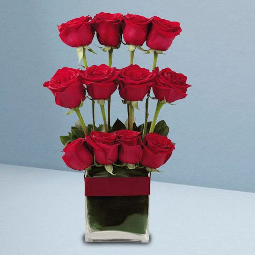 Alluring Red Roses in Vase for Valentine