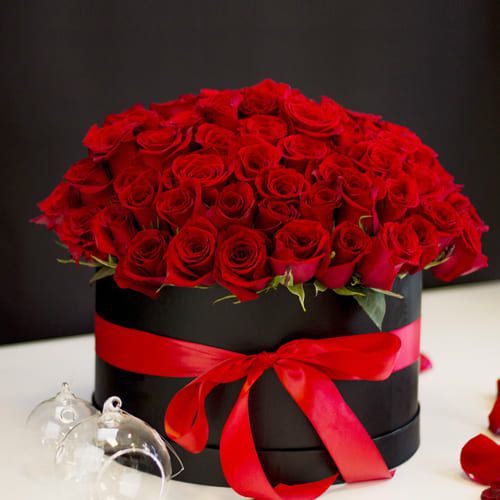 Beautiful Arrangement of Red Roses in Black Hat Box