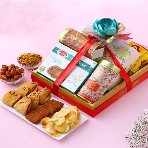 Finest Sweet N Snacks Delight Hamper