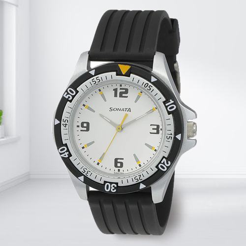Stunning Sonata Super Fibre Analog Mens Watch